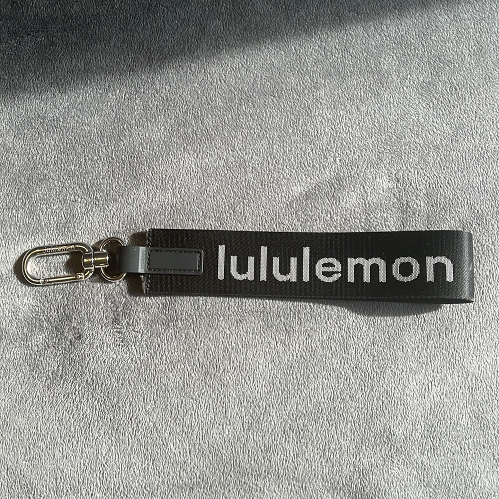 brand new lululemon key holder